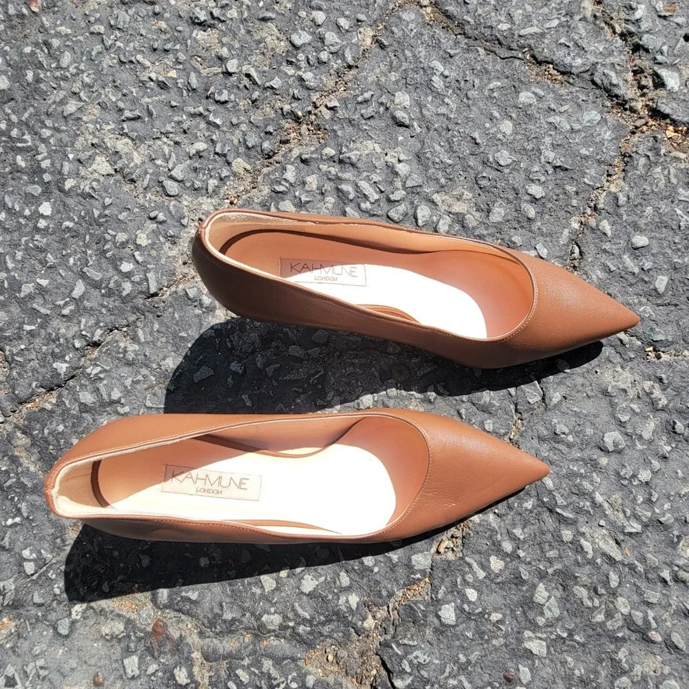 Kahmune London Tan Leather Pointed Toe Kitten Heel Pumps Made in Italy Size 9